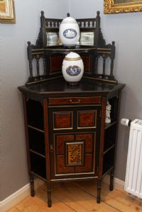 Englische Eckvitrine aus Ebenholz, Eduard VII.